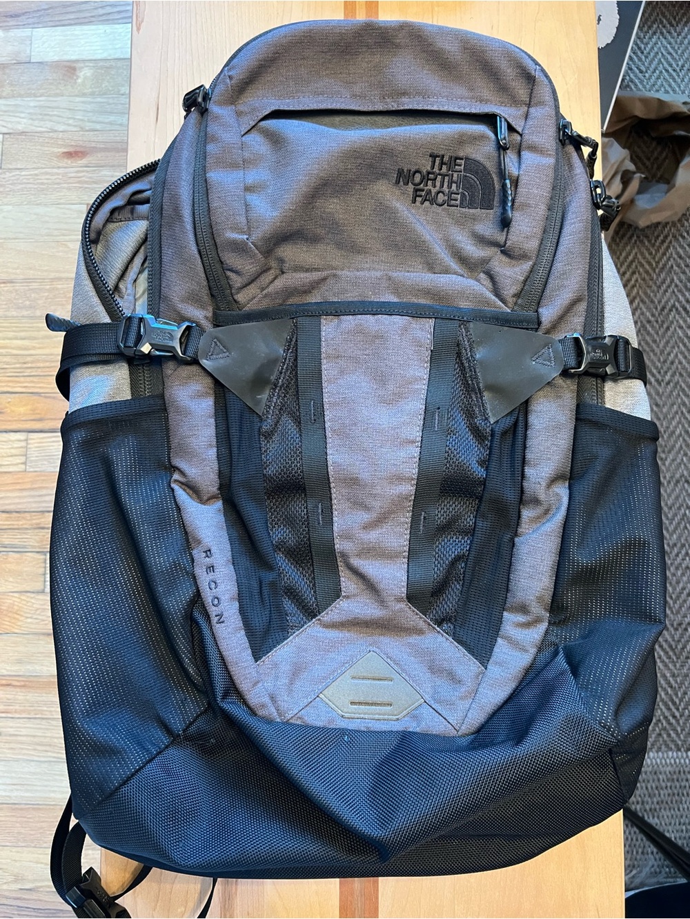 The North Face Recon Backpack - Gray/Black